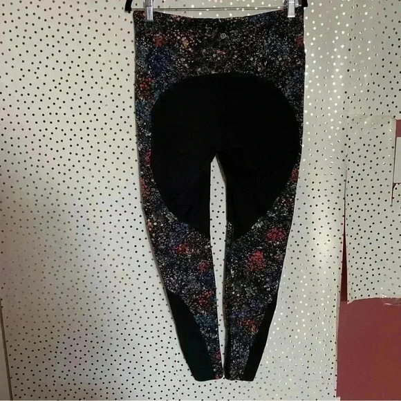 Lululemon Wake And Train Tight - Picture 9 of 10